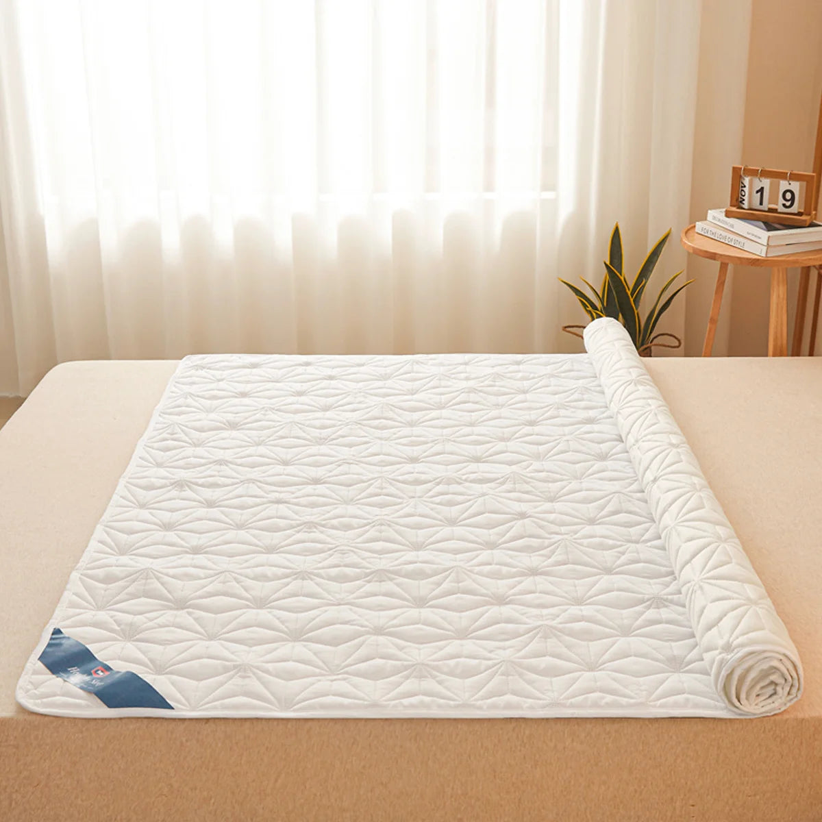 Waterproof Mattress Protector - Breathable Noiseless Mattress Cover Pad with 4 Elastic Corner Straps Fits
